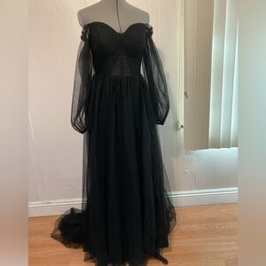 NWOT POMUYOO black,Off the shoulder, long sleeve Tully formal gown size 4.